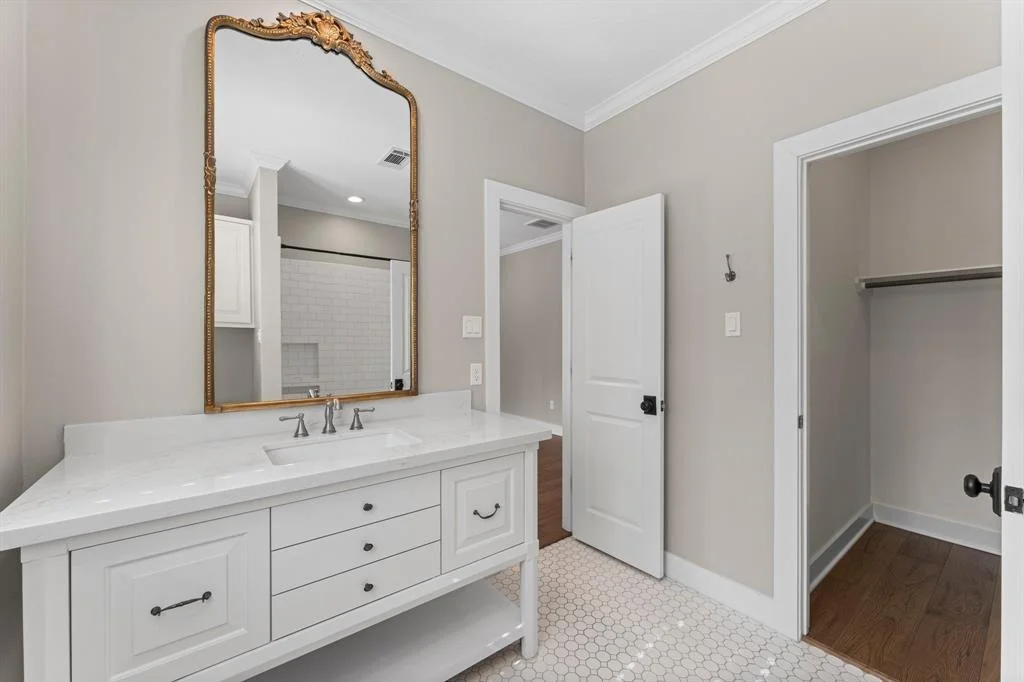 Photo of 184 W Shadowpoint Circle