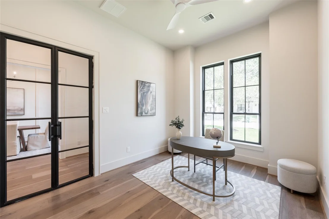 Photo of 1241 Du Barry Lane