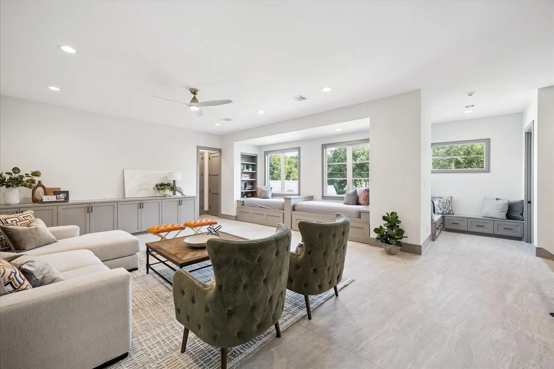Photo of 526 Stoneleigh Drive