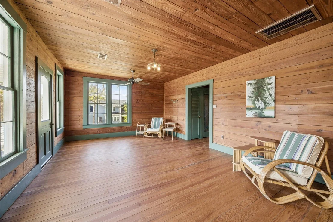 Photo of 618 Bayridge Road