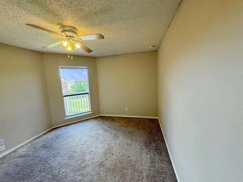 Photo of Unit 12A at 2501 Gulf Freeway
