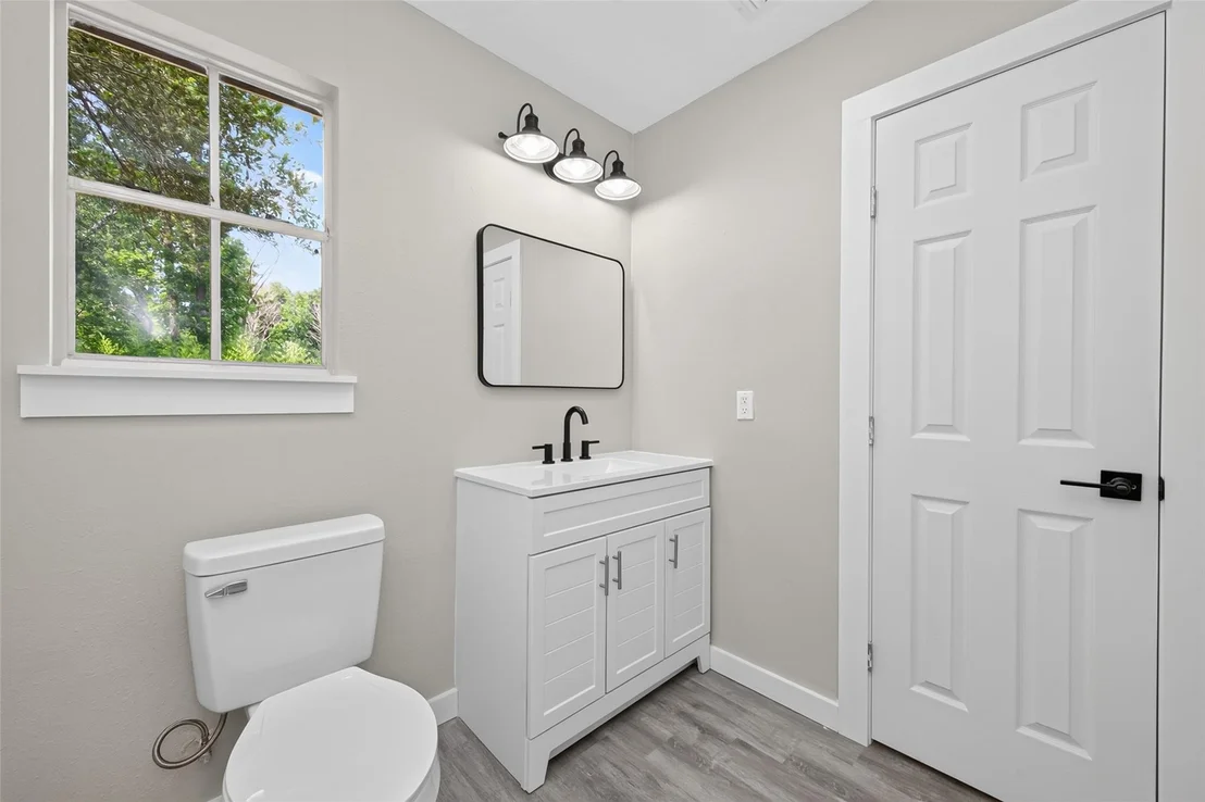 Photo of 1241 Moody Road