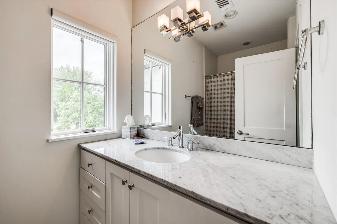 Photo of 2815 Albans Road