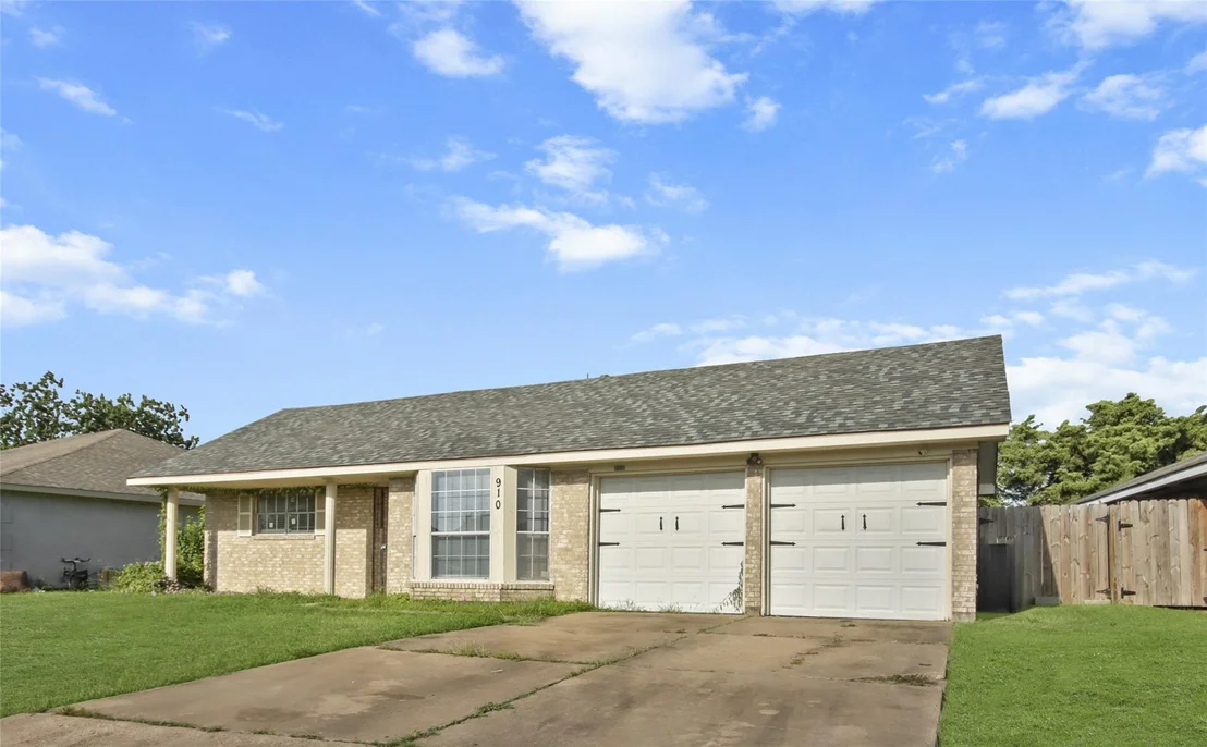 Photo of 910 Centerwood Drive