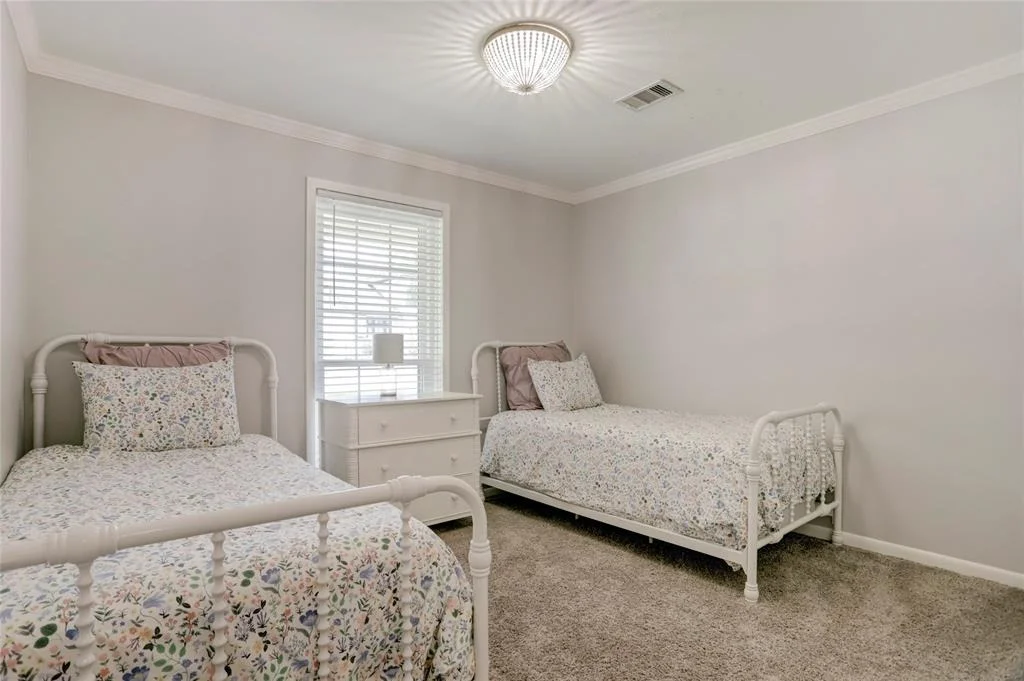 Photo of 834 Saint George Lane