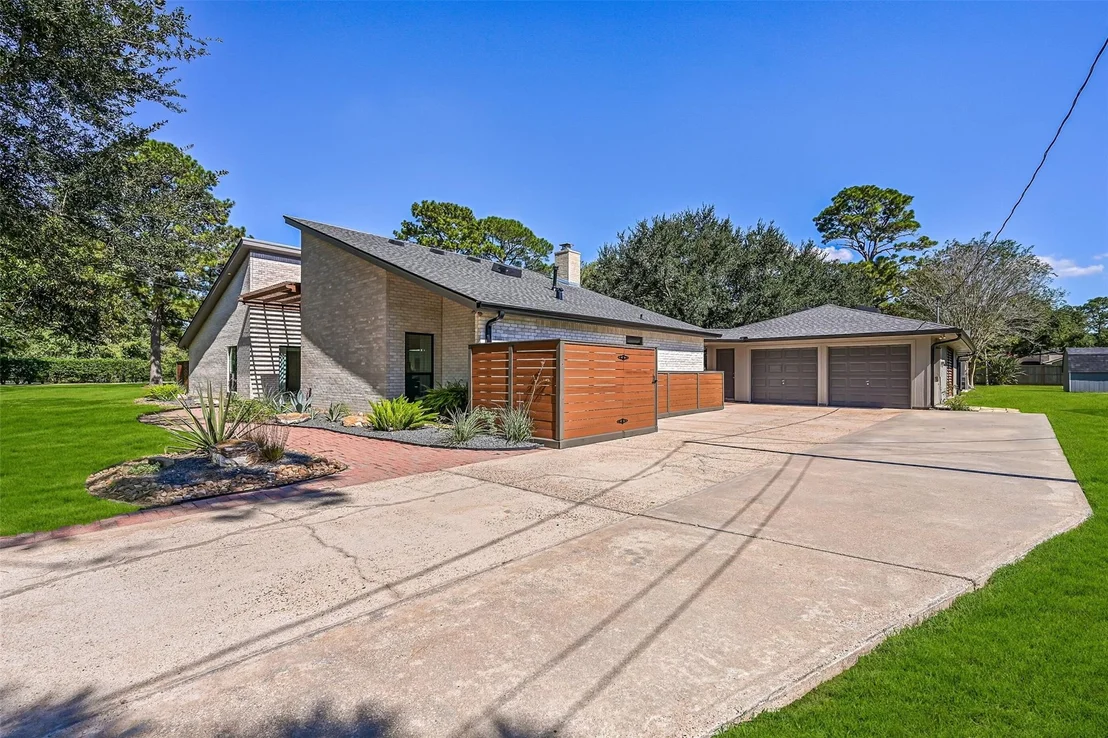 Photo of 921 Falling Leaf Drive