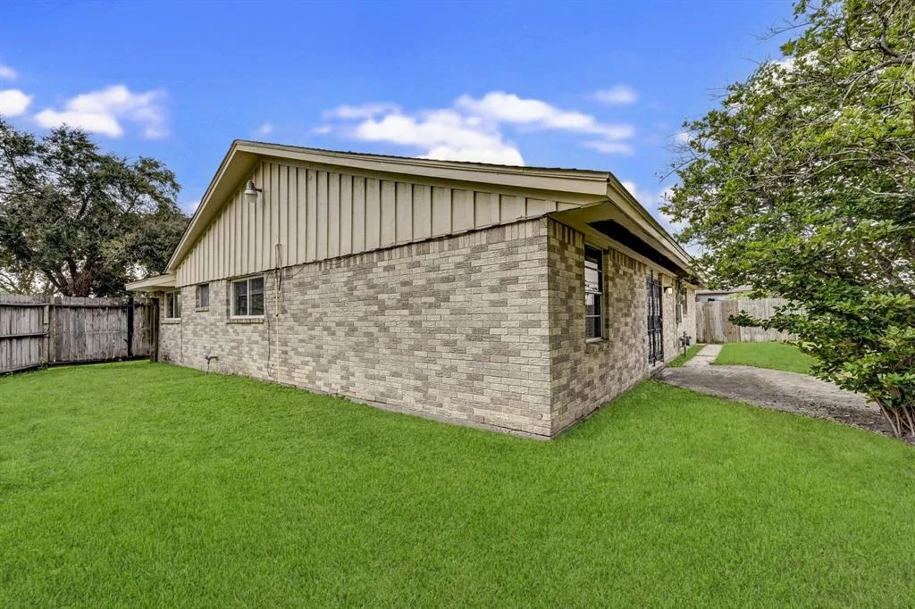 Photo of 4322 Smooth Oak Lane