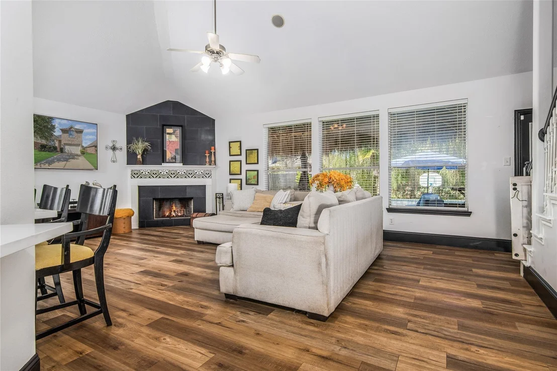 Photo of 810 Hallmark Oak Street