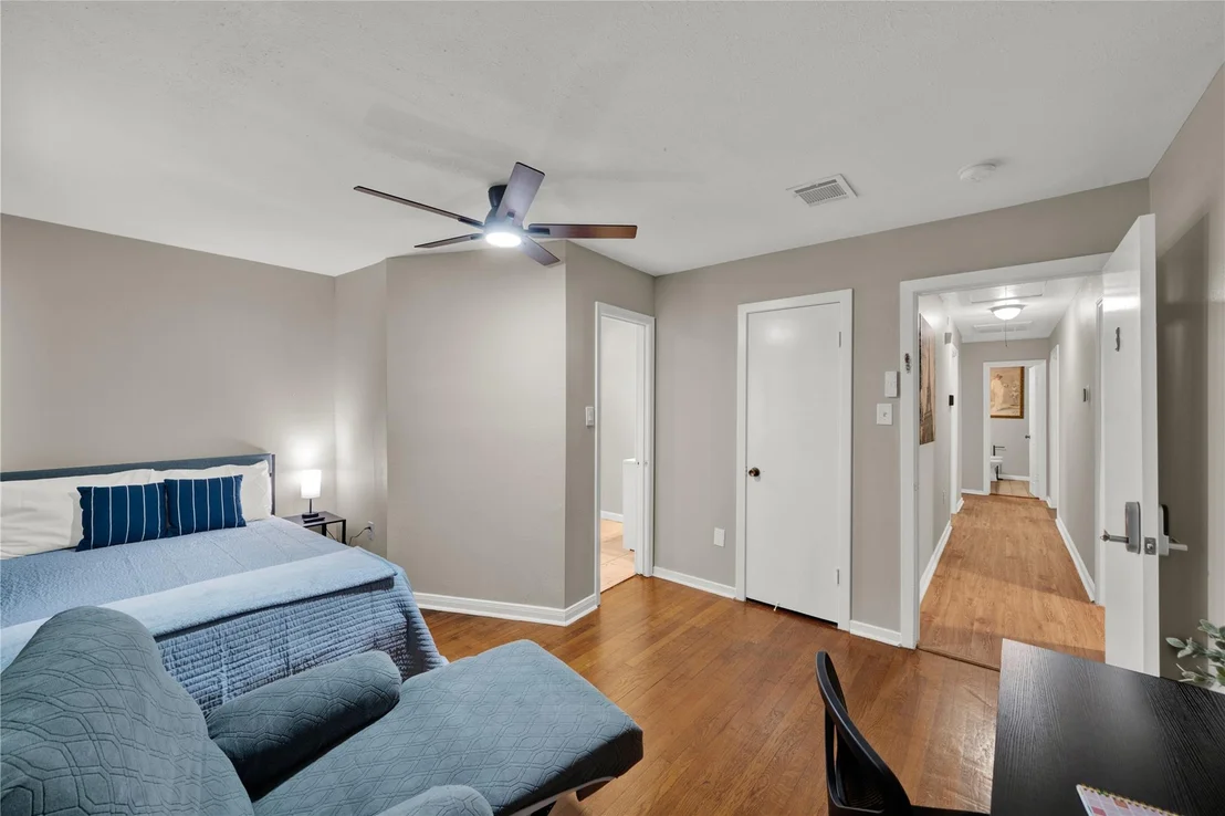 Photo of 5818 Schevers Street