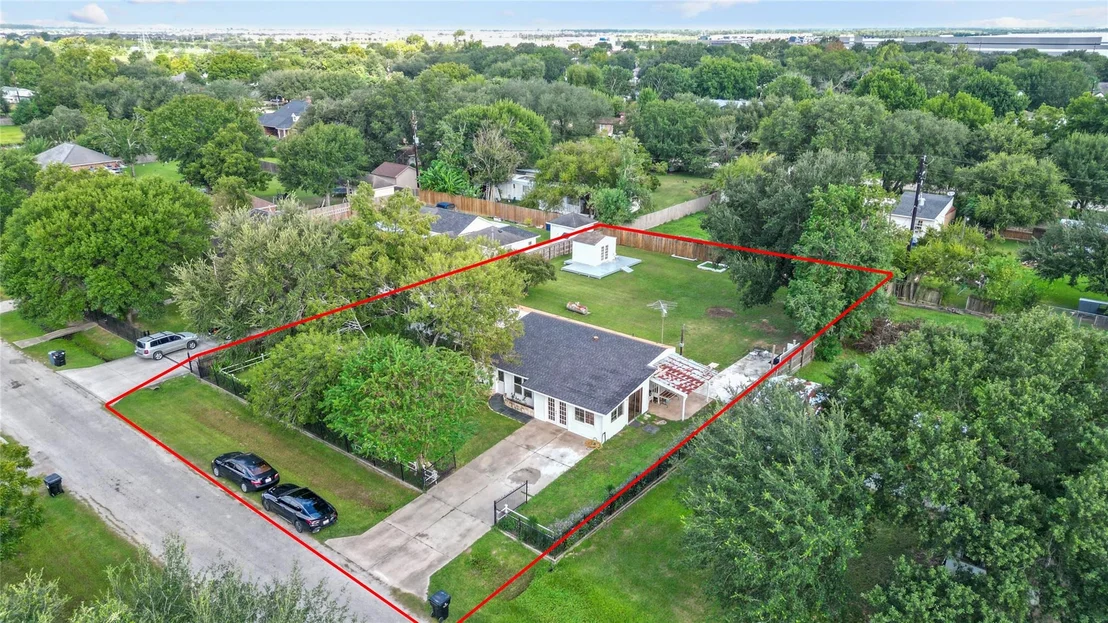 Photo of 22202 Maplewood Drive