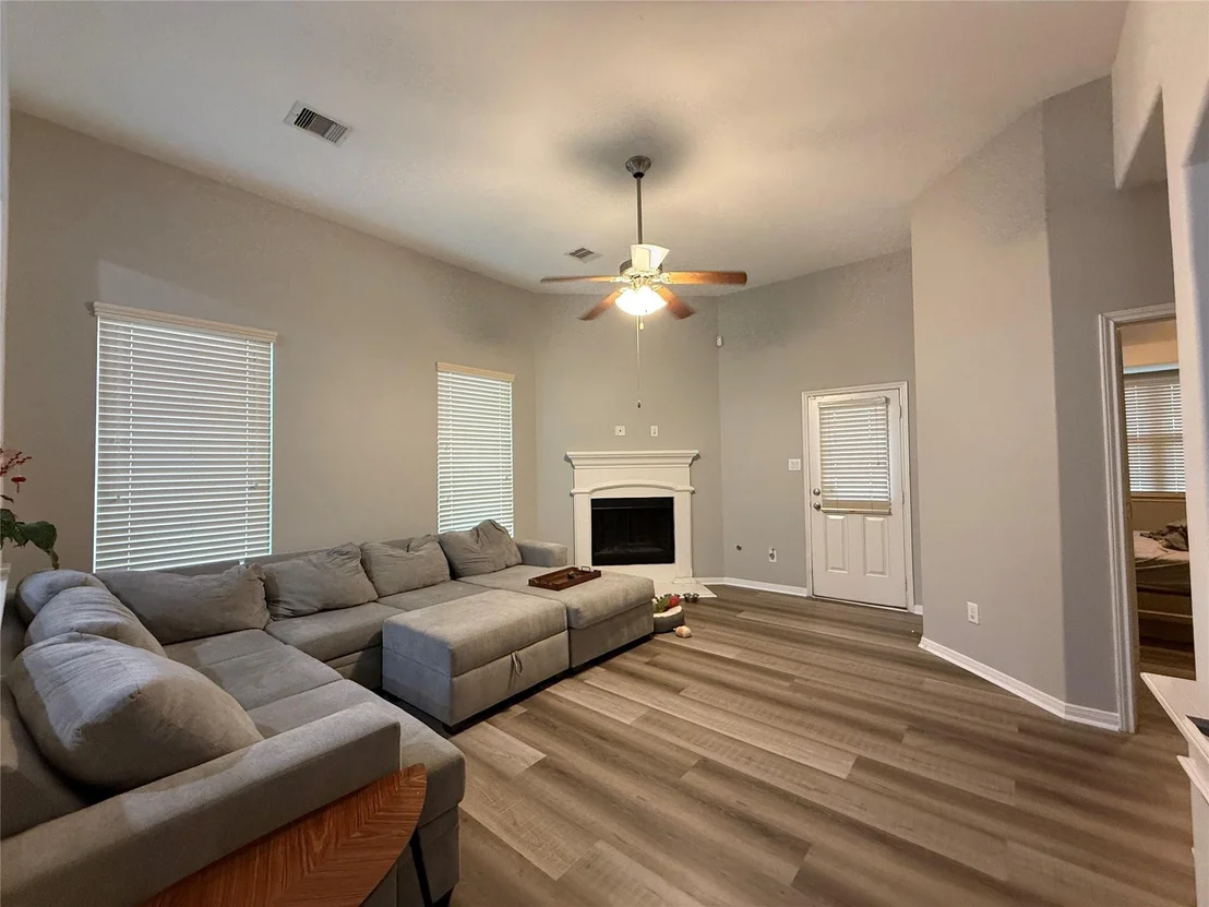 Photo of 4223 Fenetre Forest Street
