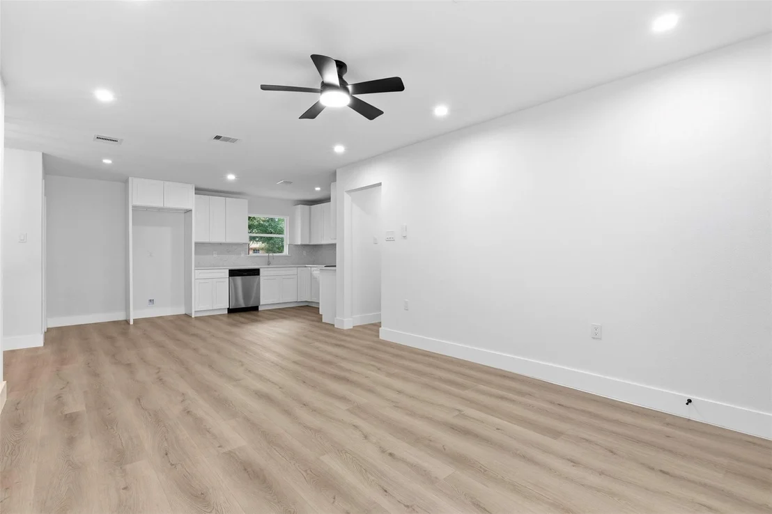 Photo of 3017 Cedarcrest Drive