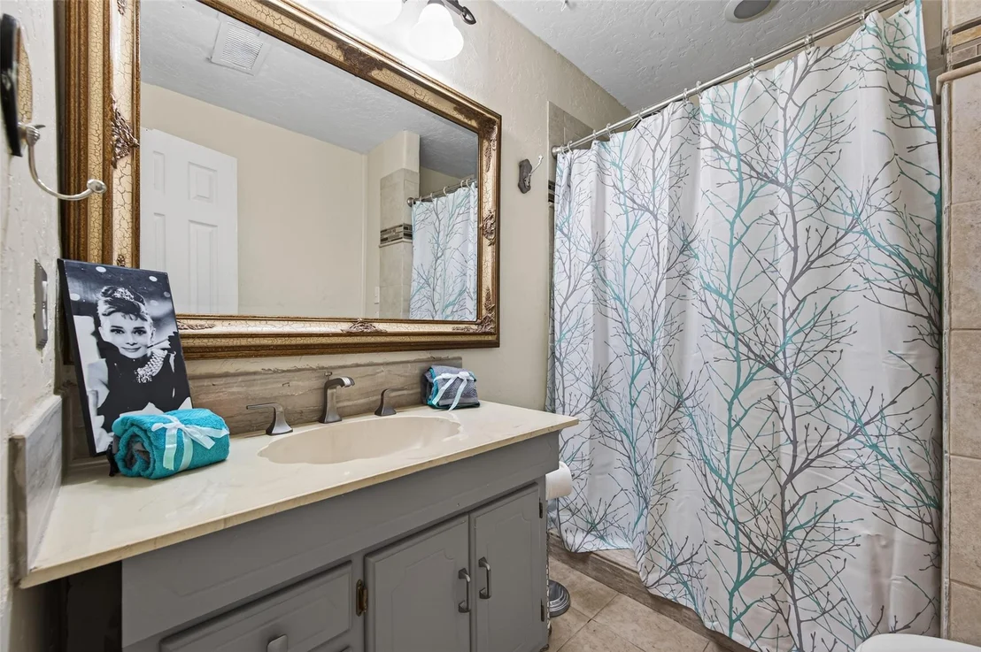 Photo of 805 Lake View Drive