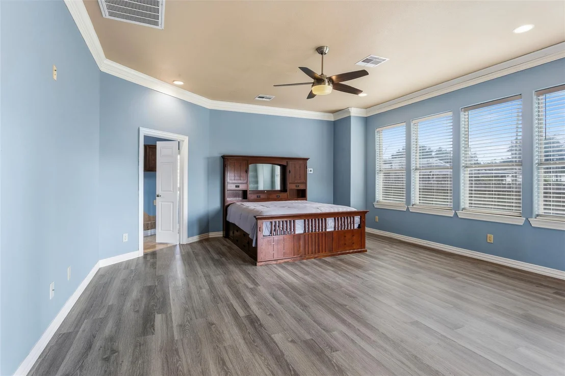 Photo of 2535 Broadway Street