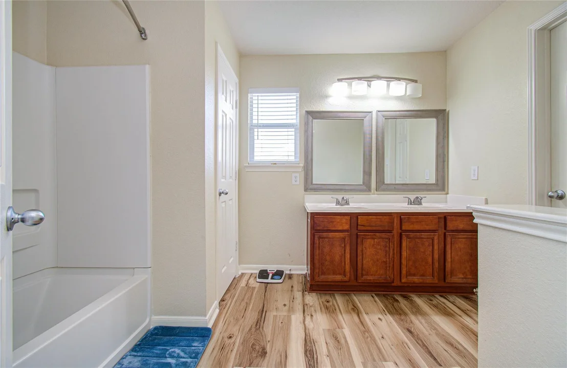 Photo of 16319 Kendons Way Lane