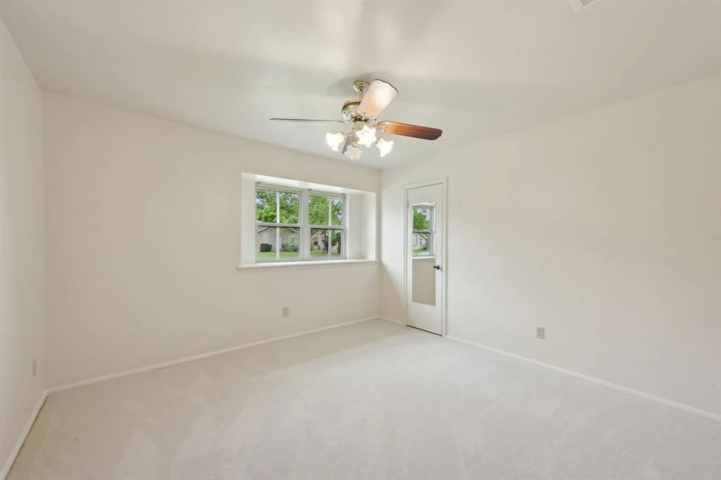 Photo of 8915 Roos Road