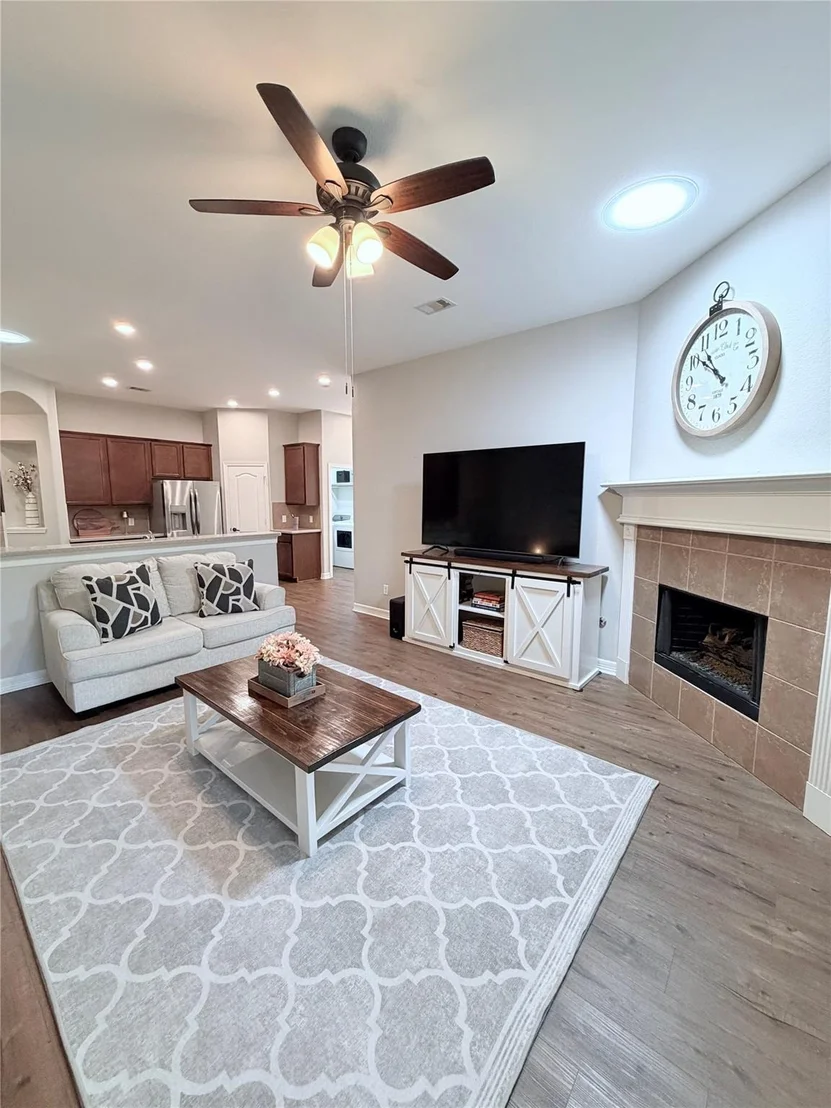Photo of 1721 Round Oak Lane