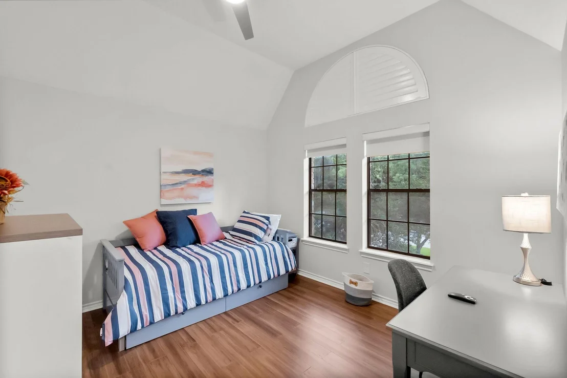 Photo of 122 E Placid Hill Circle