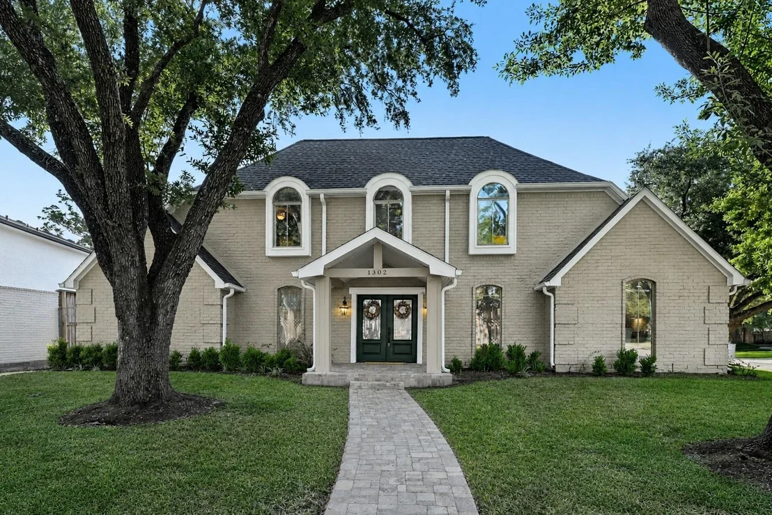 Photo of 1302 Riverview Circle