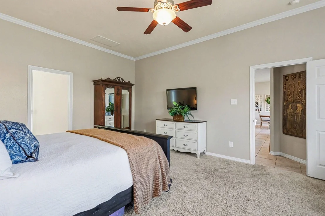 Photo of 27006 Cliff Pointe Lane
