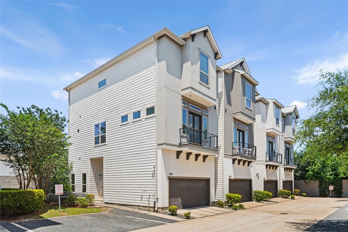 Photo of 5809 E Post Oak Lane