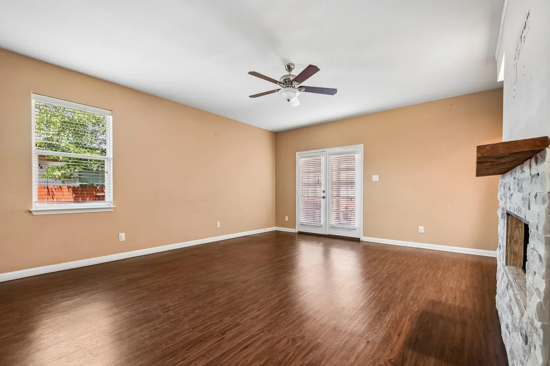 Photo of 128 Robertson Lane