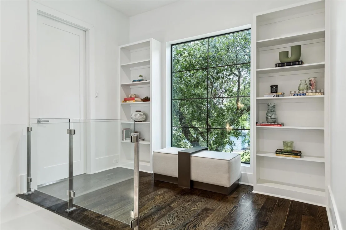 Photo of 1010 Waltway Drive