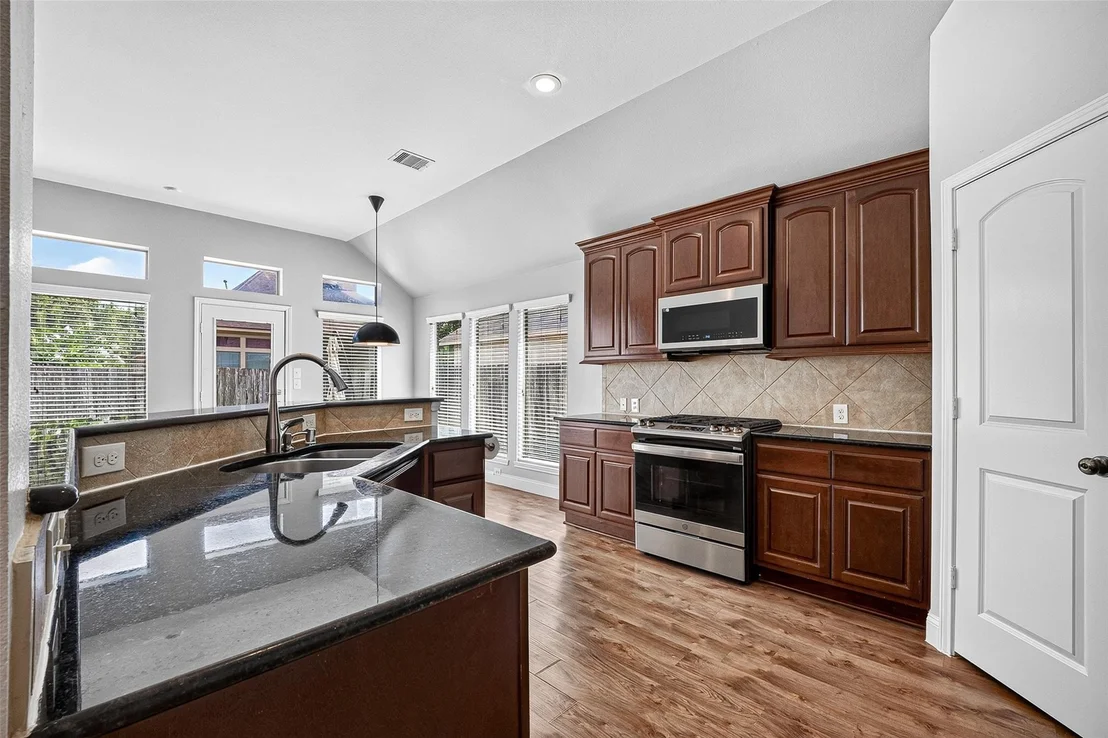 Photo of 5606 Walnut Glen Lane
