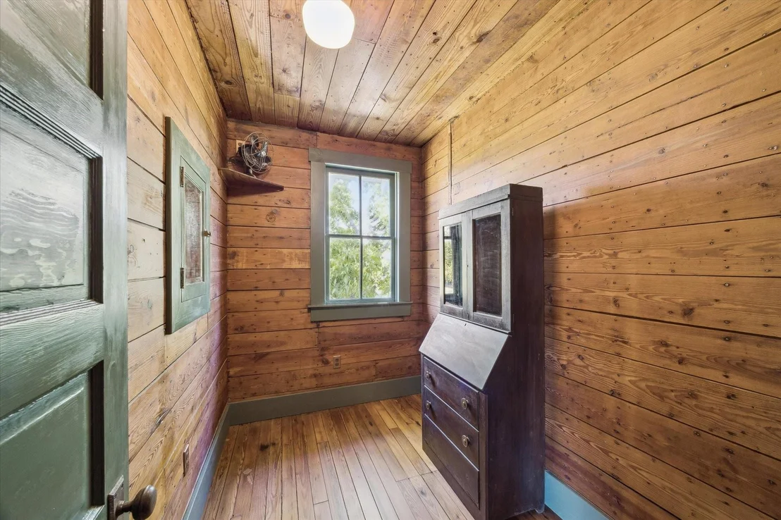 Photo of 618 Bayridge Road