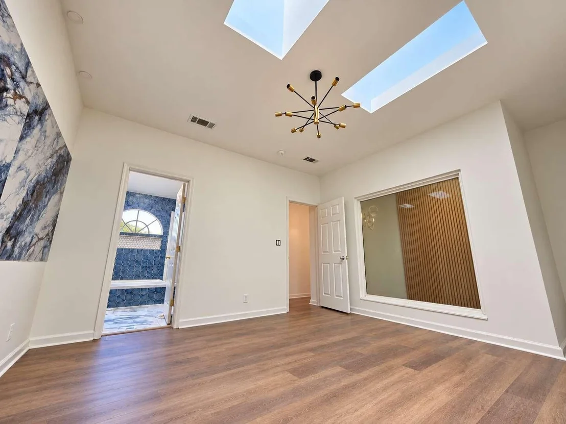 Photo of 5118 Burt Street