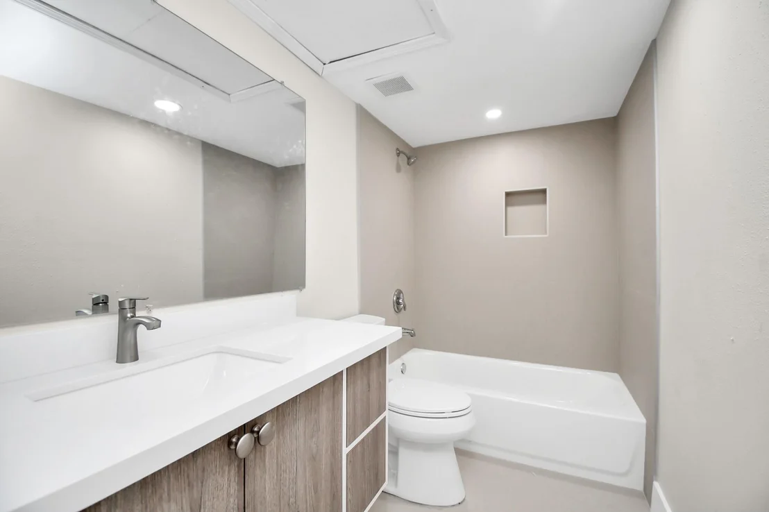 Photo of Unit 30 at 7575 Katy Freeway
