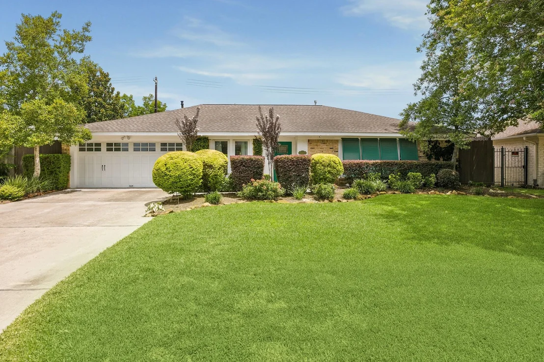Photo of 9534 Beverlyhill Street
