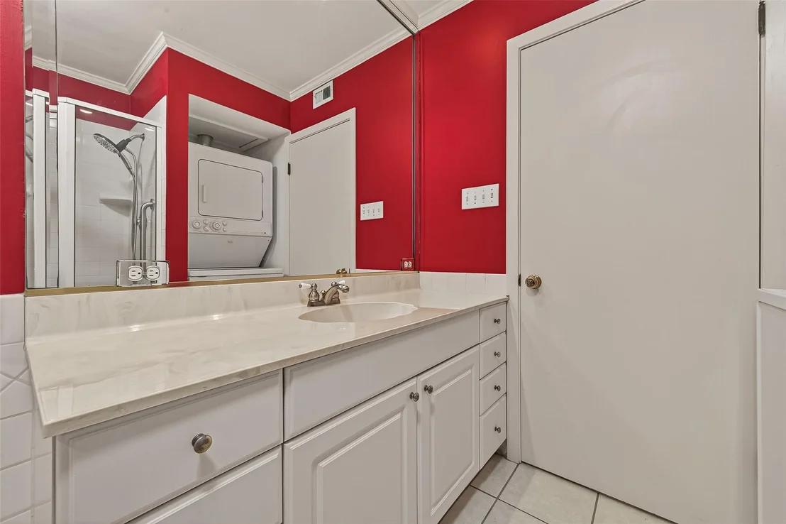 Photo of Unit 19 at 8211 Katy Freeway