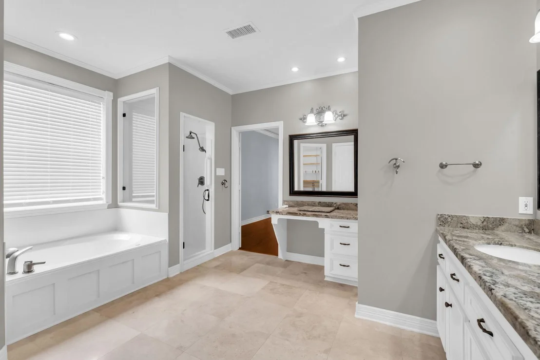 Photo of 142 W Shadowpoint Circle