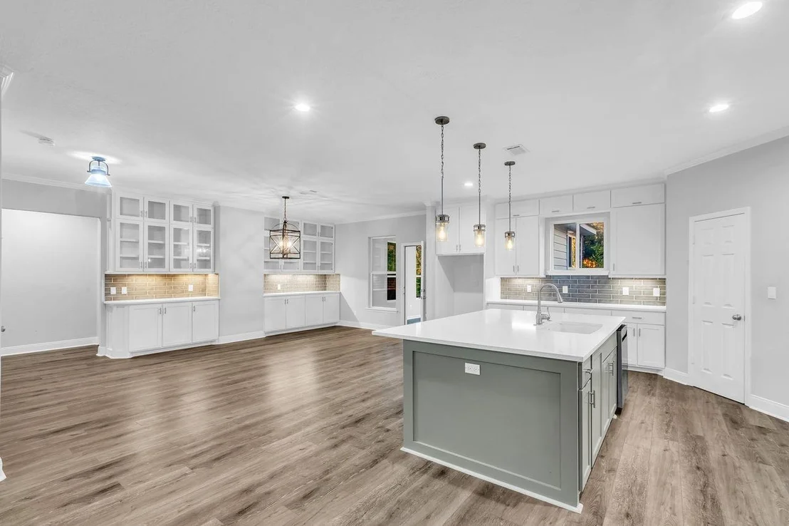 Photo of 83 White Oak Drive N