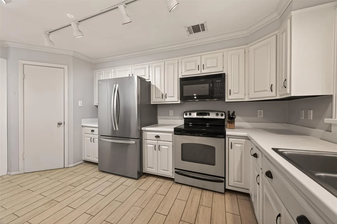 Photo of 10807 Oasis Drive