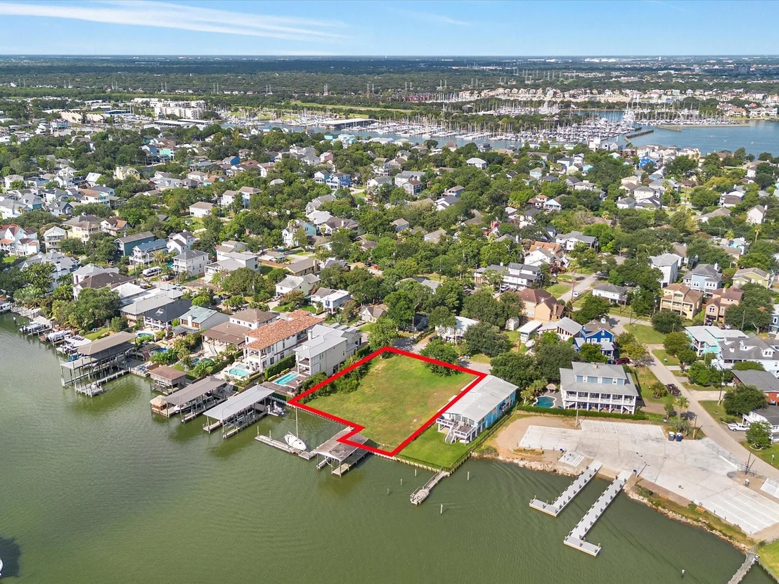 Photo of 205 Blue Point Road