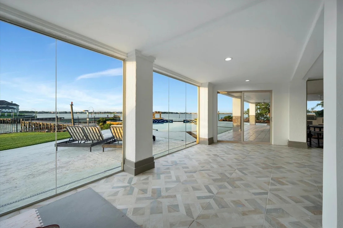 Photo of 2240 Marina Way