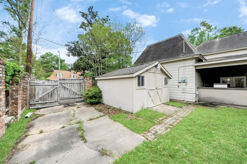 Photo of 2002 Saddlecreek Drive