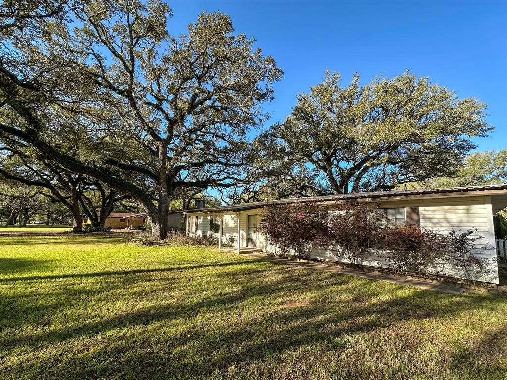 Photo of 206 Oak Cluster Drive