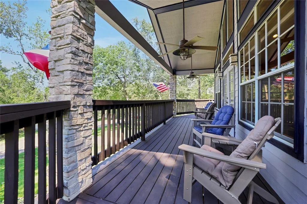Photo of 120 Lake Oaks Boulevard