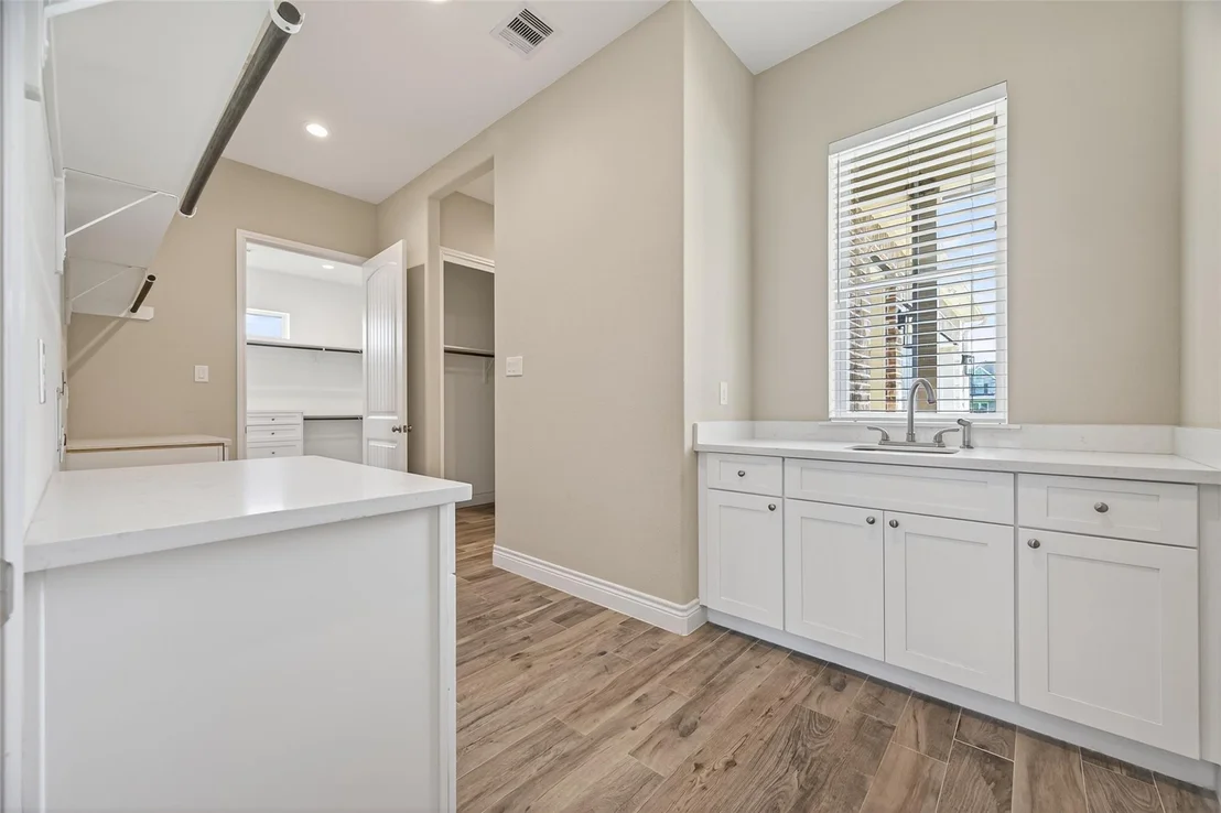 Photo of 803 Lily Lane