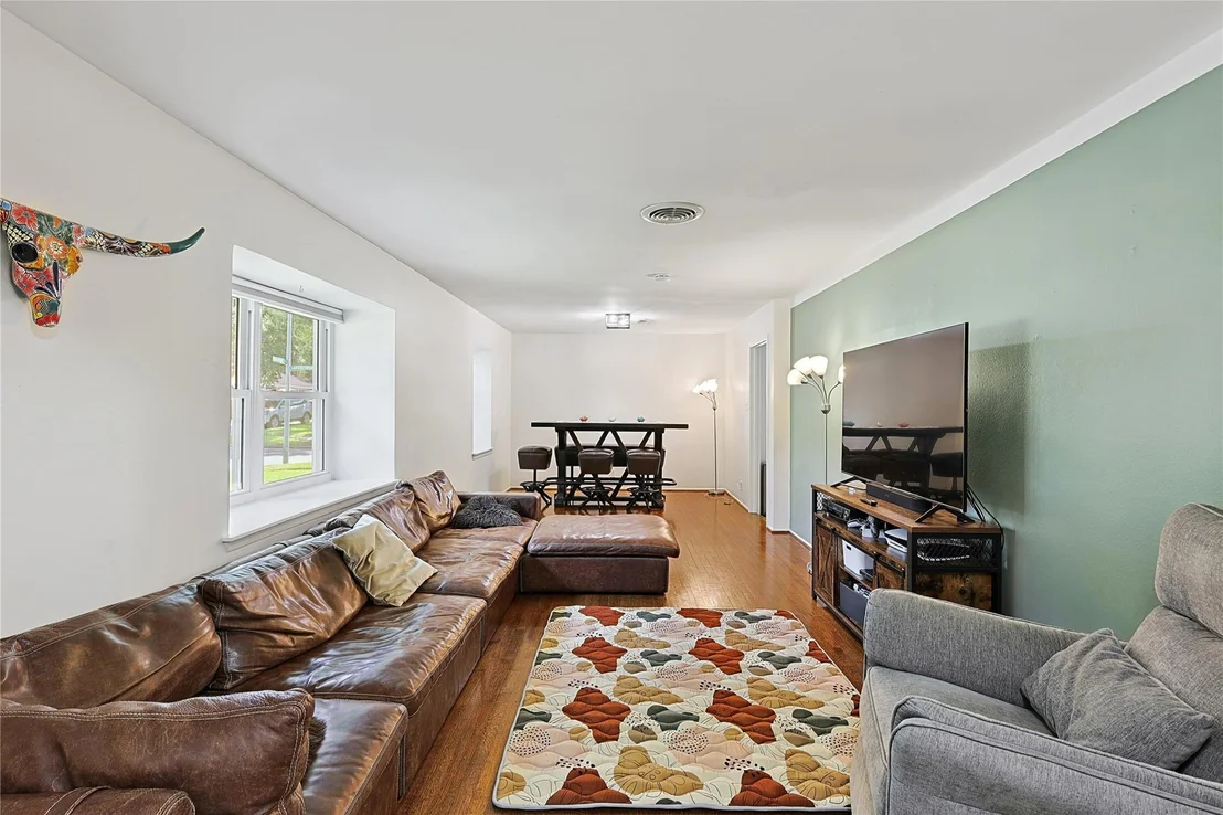 Photo of 5703 Belrose Drive