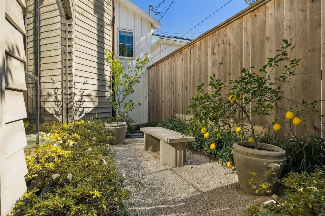 Photo of 1807 Albans Road