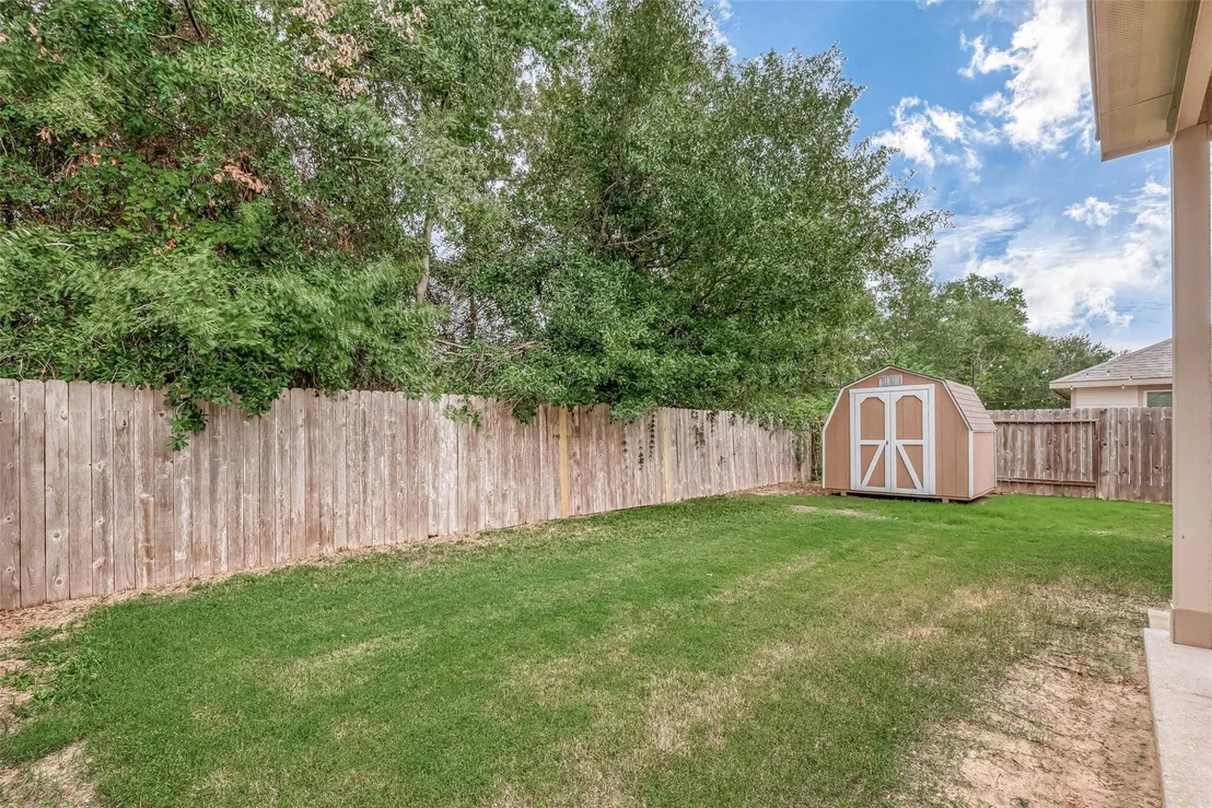 Photo of 2261 Oak Circle Drive N