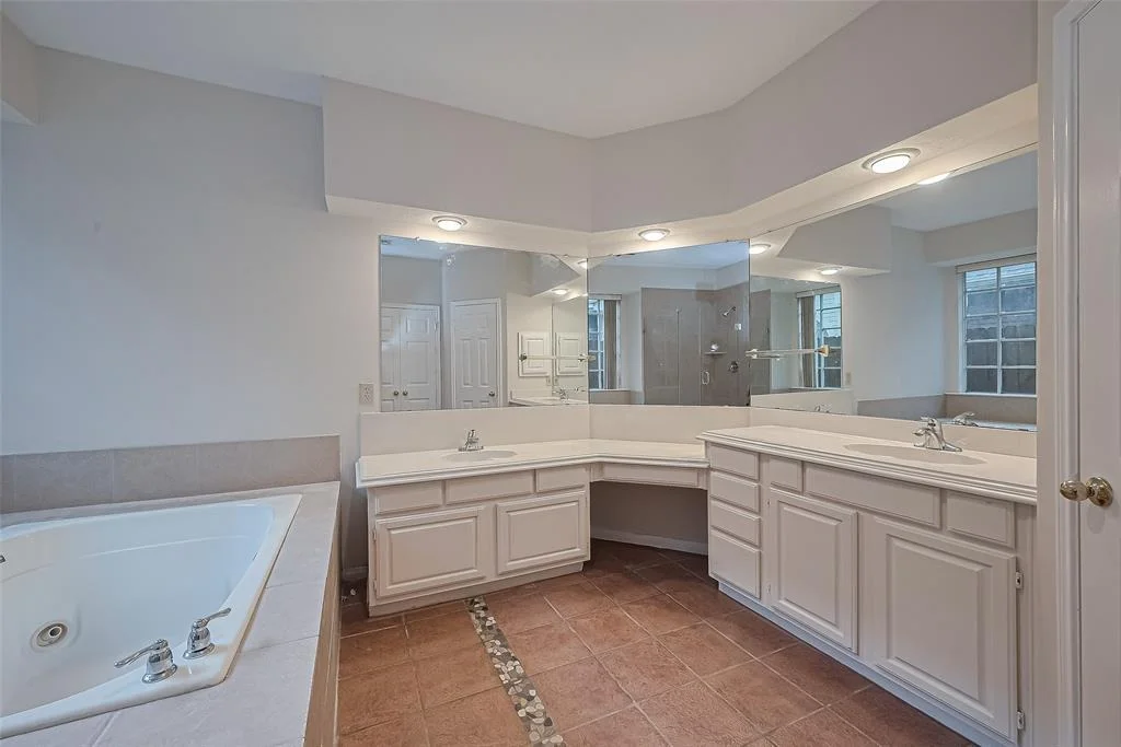 Photo of 1327 W Forest Drive