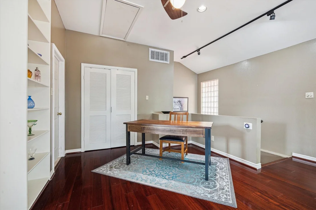 Photo of 1112 Jackson Boulevard