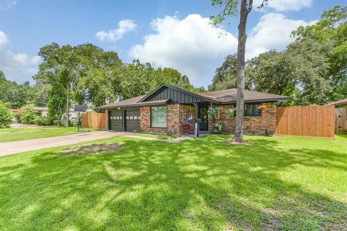 Photo of 1411 Blackburn Drive