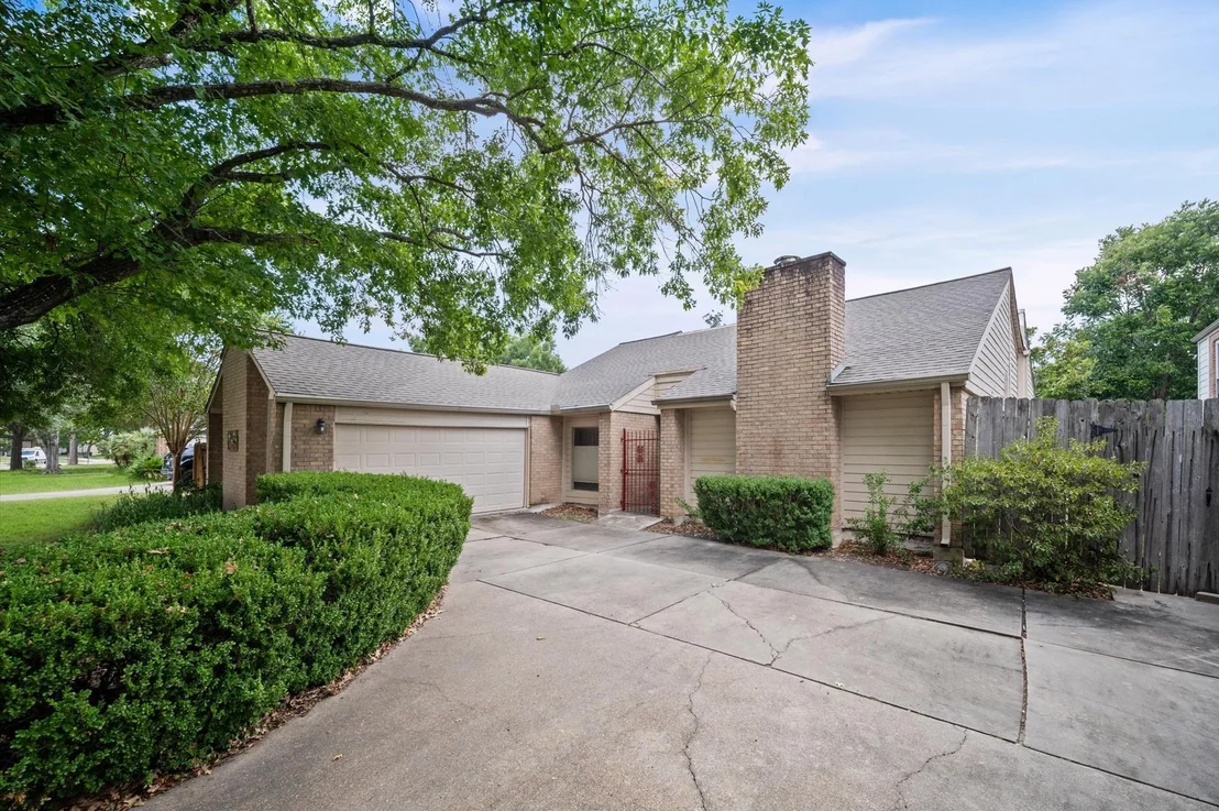 Photo of 1034 Coachlight Drive