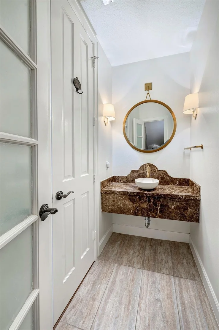 Photo of 4248 Sunset Boulevard